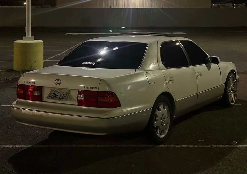 1999 Lexus LS 2nd Gen - Image 2 of 2
