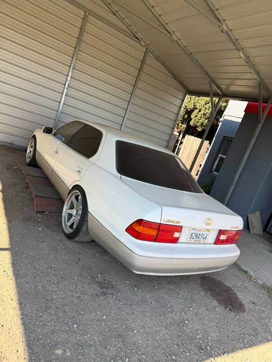 1999 Lexus LS 2nd Gen - Image 4 of 5