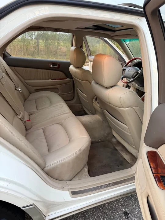 1999 Lexus LS 2nd Gen - Image 9 of 12