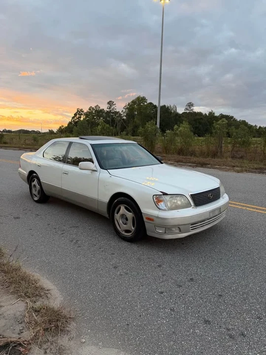 1999 Lexus LS 2nd Gen - Image 3 of 12
