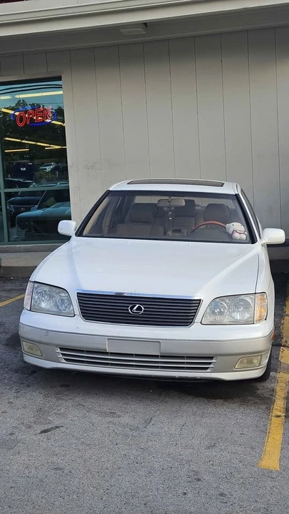 1999 Lexus LS 2nd Gen - Image 9 of 10