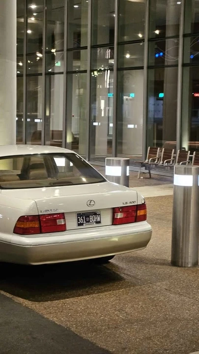 1999 Lexus LS 2nd Gen - Image 2 of 10