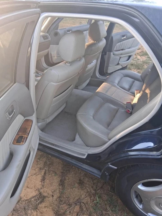 1999 Lexus LS 2nd Gen - Image 6 of 8