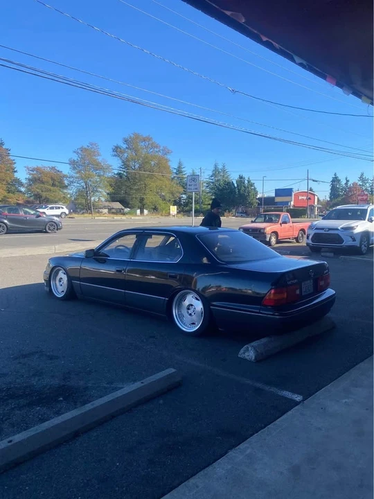 1999 Lexus LS 2nd Gen - Image 4 of 8