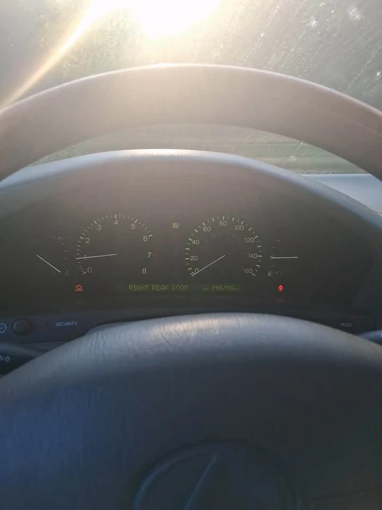 1999 Lexus LS 2nd Gen - Image 8 of 8