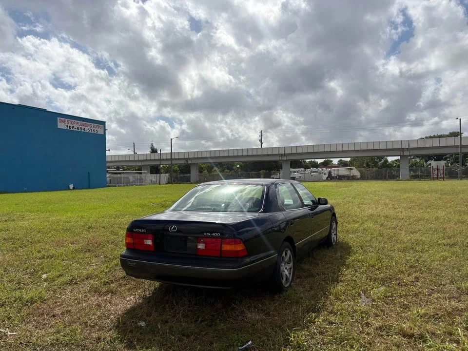 1999 Lexus LS 2nd Gen - Image 5 of 9