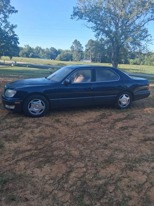1999 Lexus LS 2nd Gen - Image 2 of 8