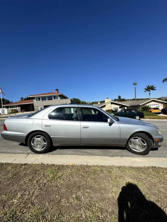 1999 Lexus LS 2nd Gen - Image 9 of 15