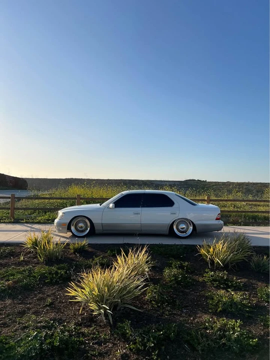 1999 Lexus LS 2nd Gen - Image 4 of 4