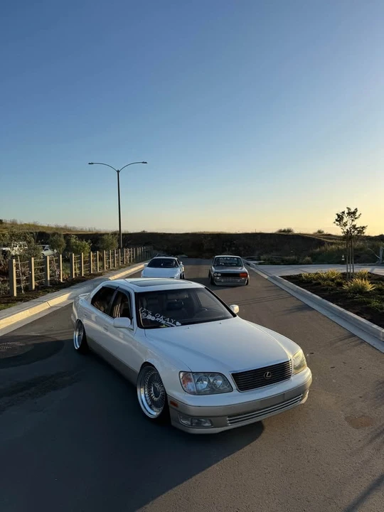 1999 Lexus LS 2nd Gen - Image 3 of 4