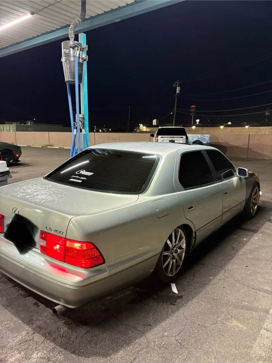 1999 Lexus LS 2nd Gen - Image 4 of 10