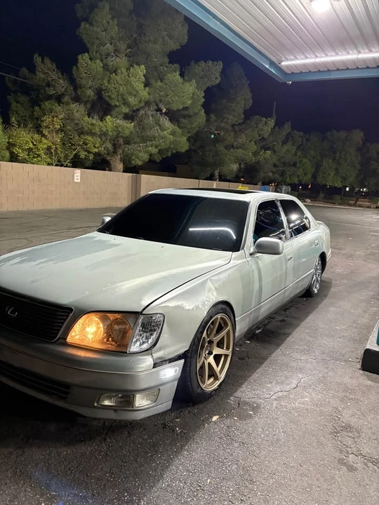 1999 Lexus LS 2nd Gen - Image 2 of 10