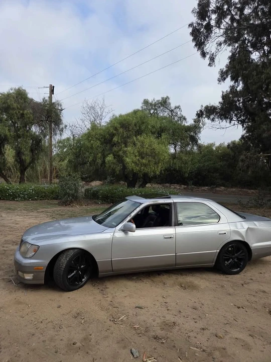 1999 Lexus LS 2nd Gen - Image 4 of 6