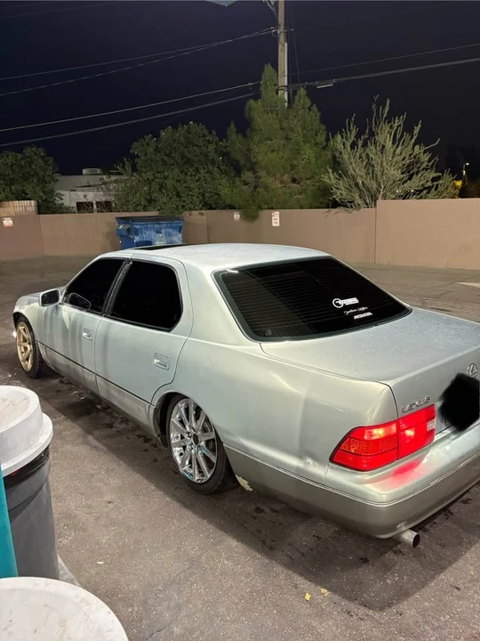 1999 Lexus LS 2nd Gen - Image 3 of 10