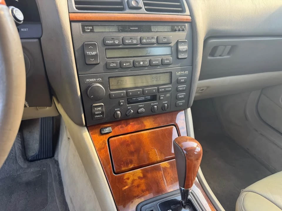 1999 Lexus LS 2nd Gen - Image 16 of 17