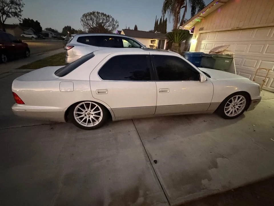 1999 Lexus LS 2nd Gen - Image 3 of 10