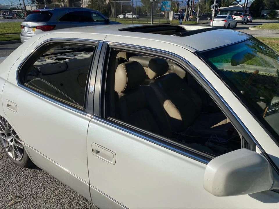 1999 Lexus LS 2nd Gen - Image 3 of 12