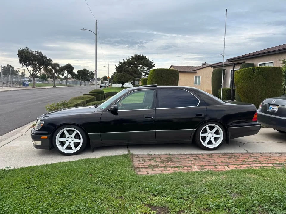 1999 Lexus LS 2nd Gen - Image 2 of 2