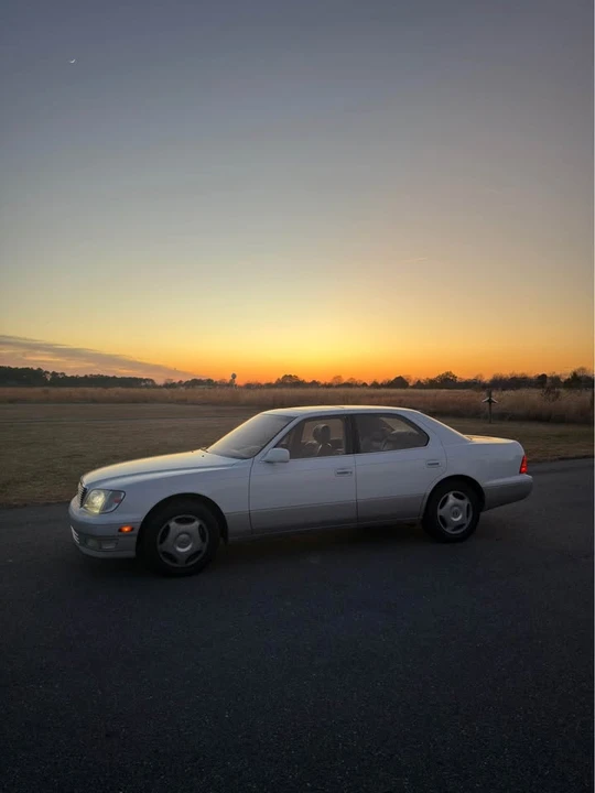 1999 Lexus LS 2nd Gen - Image 10 of 12