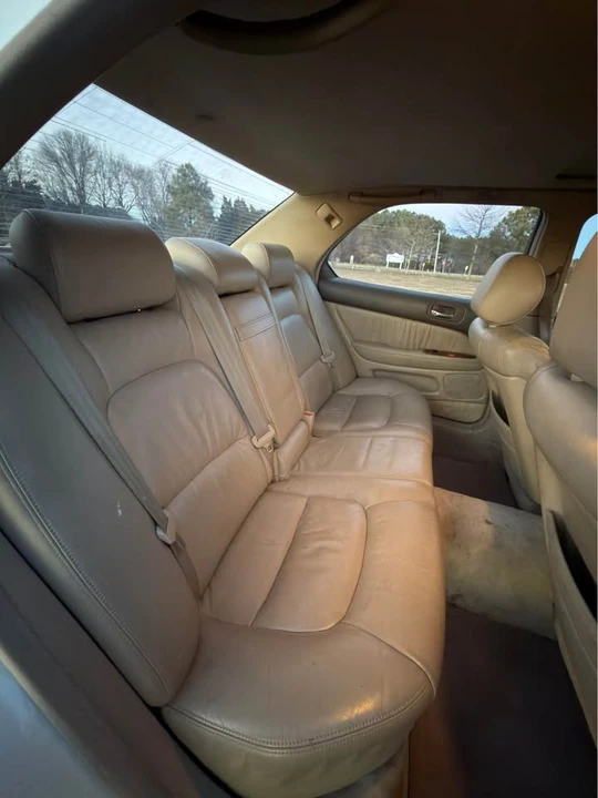 1999 Lexus LS 2nd Gen - Image 11 of 12