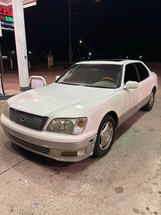 1999 Lexus LS 3rd Gen - Image 5 of 10