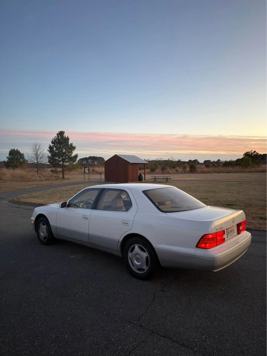 1999 Lexus LS 2nd Gen - Image 8 of 12