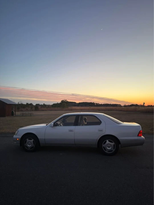 1999 Lexus LS 2nd Gen - Image 9 of 12