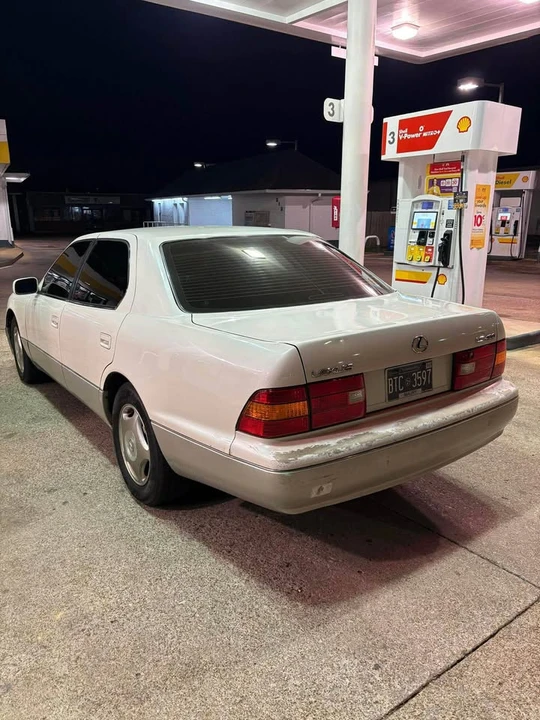 1999 Lexus LS 3rd Gen - Image 9 of 10