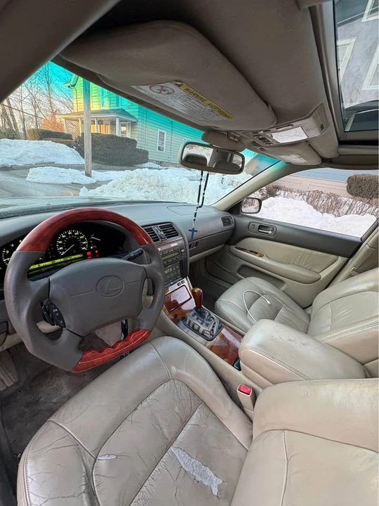 1999 Lexus LS 2nd Gen - Image 9 of 10