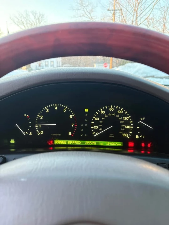 1999 Lexus LS 2nd Gen - Image 7 of 10