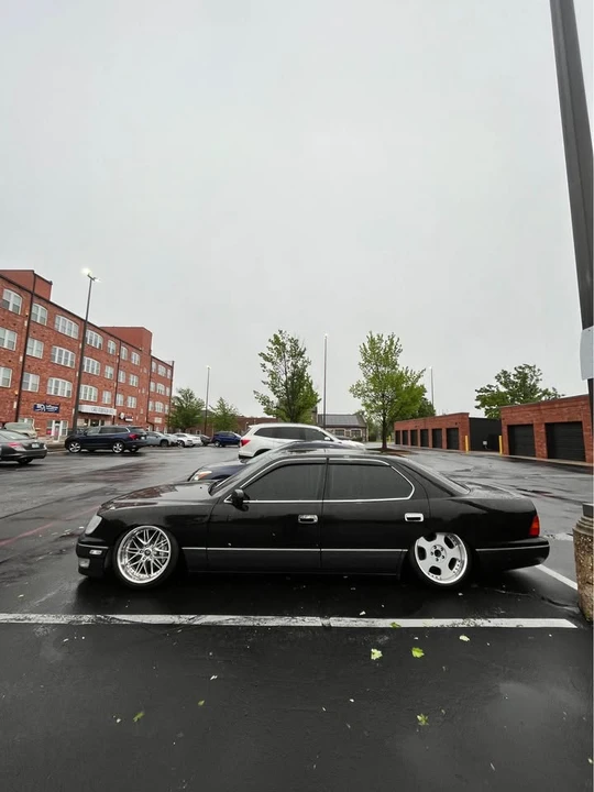 1999 Lexus LS 2nd Gen - Image 2 of 9