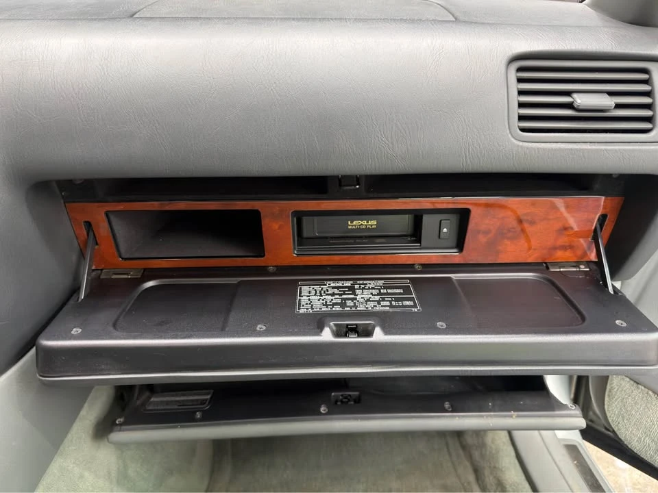 1999 Lexus LS 2nd Gen - Image 13 of 14
