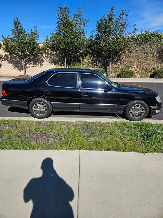 1999 Lexus LS 2nd Gen - Image 3 of 8