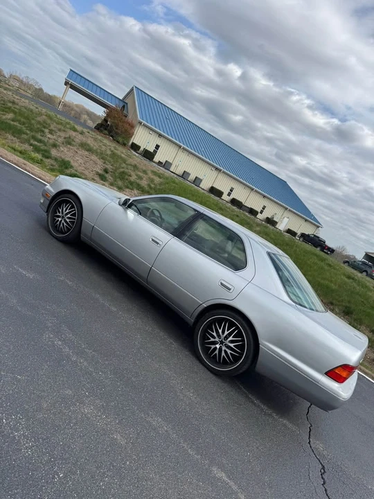 1999 Lexus LS 2nd Gen - Image 13 of 19