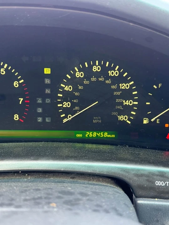 1999 Lexus LS 2nd Gen - Image 17 of 19