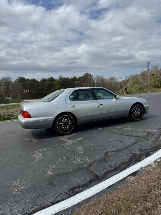 1999 Lexus LS 2nd Gen - Image 19 of 19