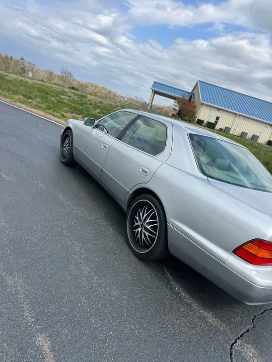 1999 Lexus LS 2nd Gen - Image 12 of 19
