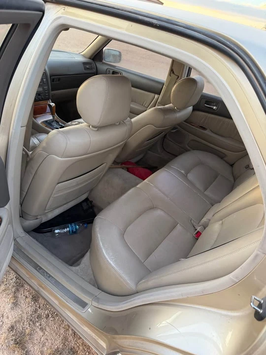 1999 Lexus LS 2nd Gen - Image 3 of 7