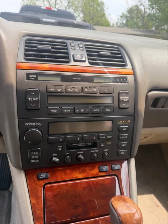 1999 Lexus LS 2nd Gen - Image 5 of 9