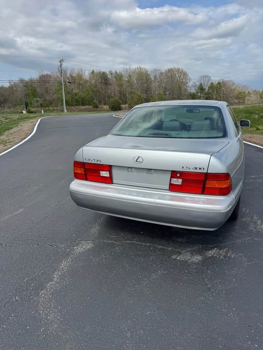 1999 Lexus LS 2nd Gen - Image 10 of 19