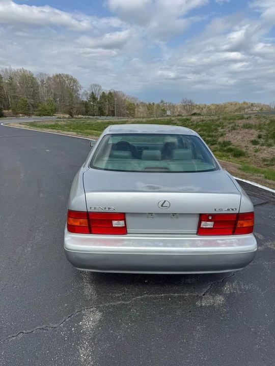 1999 Lexus LS 2nd Gen - Image 11 of 19