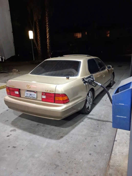 1999 Lexus LS 2nd Gen - Image 5 of 5