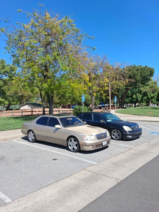 1999 Lexus LS 2nd Gen - Image 3 of 5
