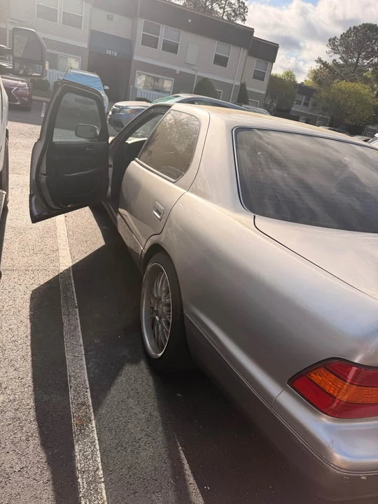1999 Lexus LS 2nd Gen - Image 10 of 11