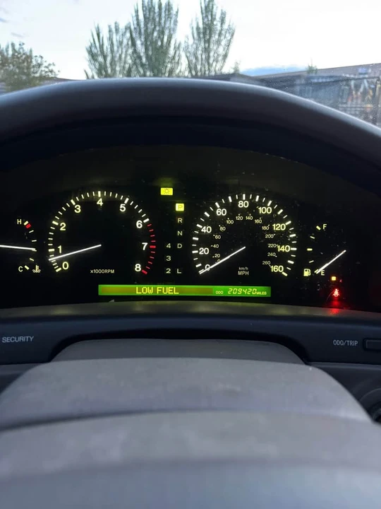 1999 Lexus LS 2nd Gen - Image 13 of 15