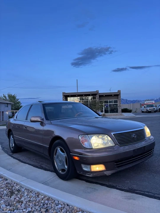 1999 Lexus LS 2nd Gen - Image 2 of 15