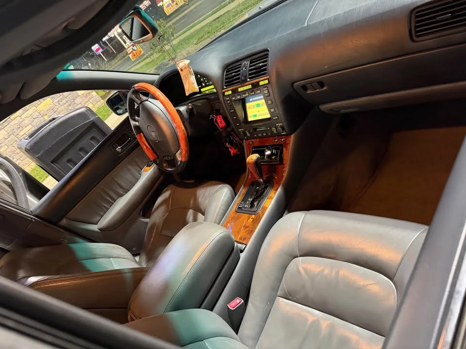 1999 Lexus LS 2nd Gen - Image 3 of 10
