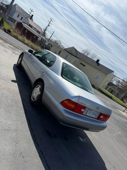1999 Lexus LS 2nd Gen - Image 6 of 10