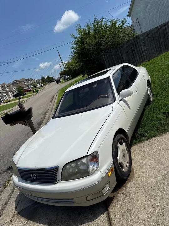 1999 Lexus LS 2nd Gen - Image 2 of 2