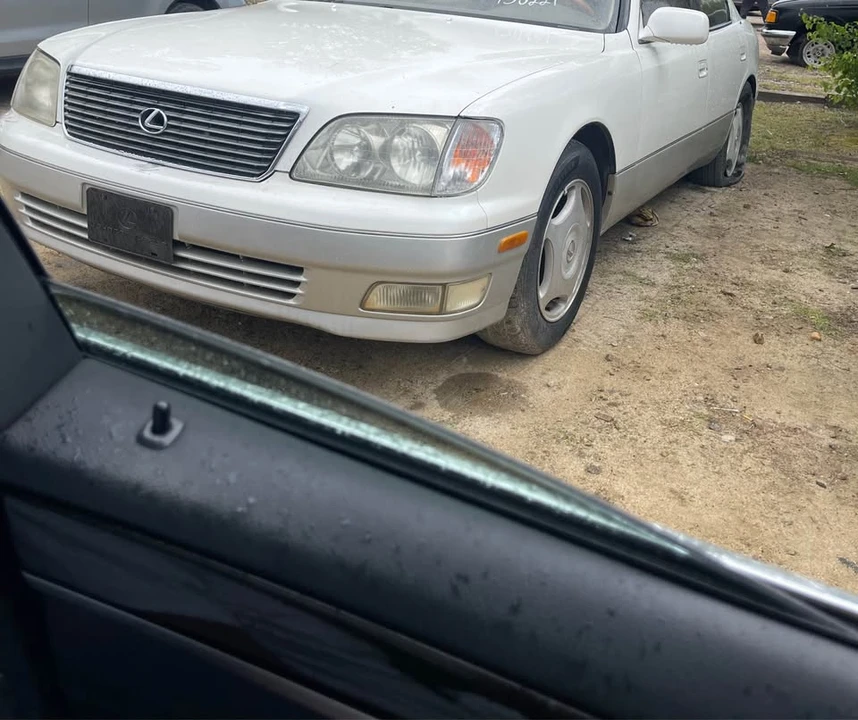 1999 Lexus LS 2nd Gen - Image 3 of 5